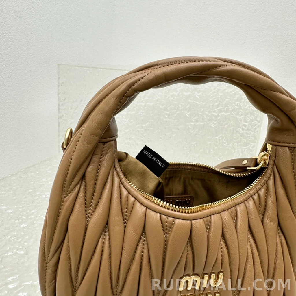 null  미우미우 완더 마테라쎄 나파 가죽 호보 백 상세 이미지