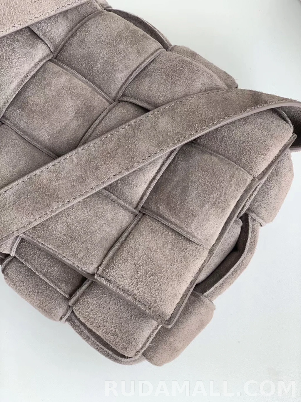 null  보테가베네타 스웨이드 카세트백 상세 이미지
