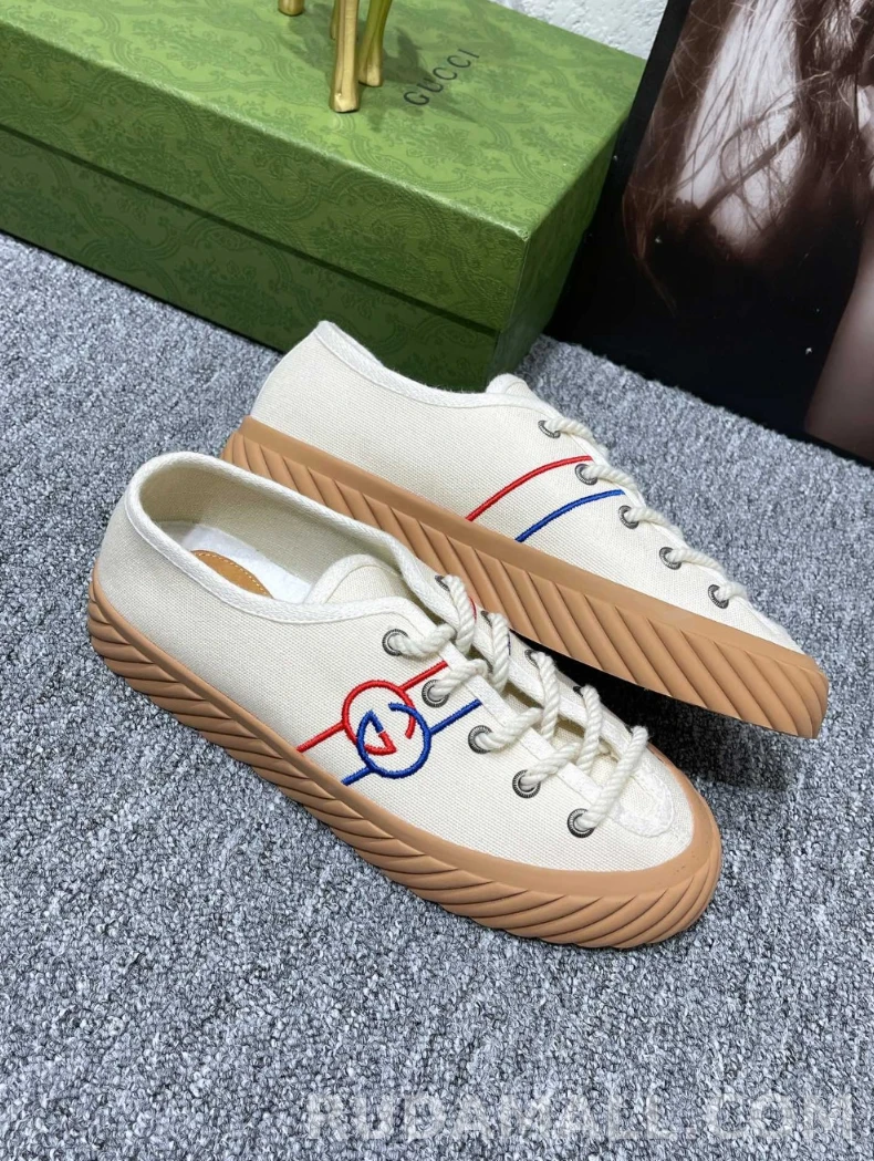 null  인터로킹 지 스니커즈 703032 상세 이미지