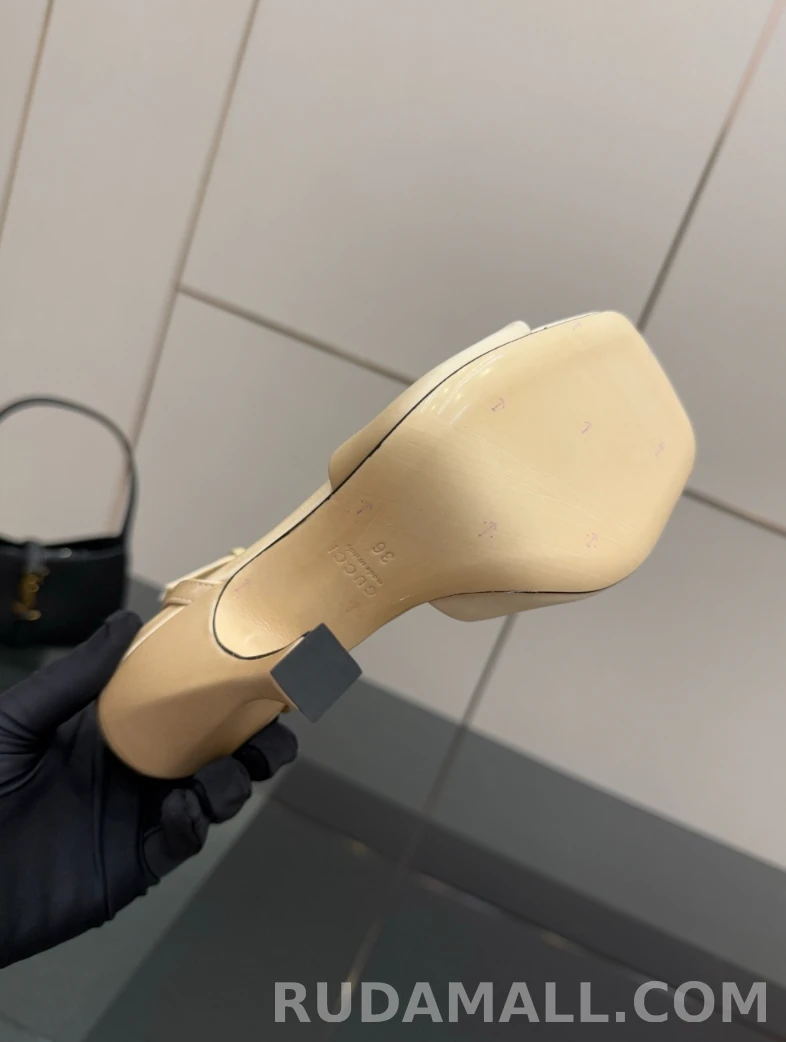 null  크리스탈 호스빗 장식이 있는 샌들 834344 상세 이미지