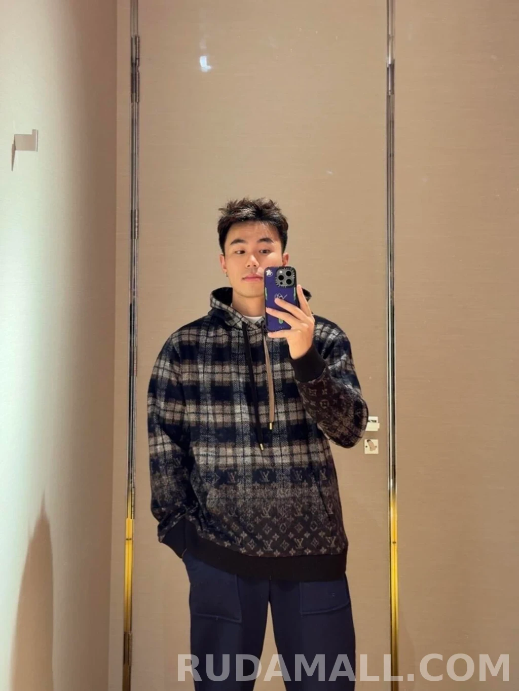 루이비통 루이비통 그라데이션 후드티 상세 이미지