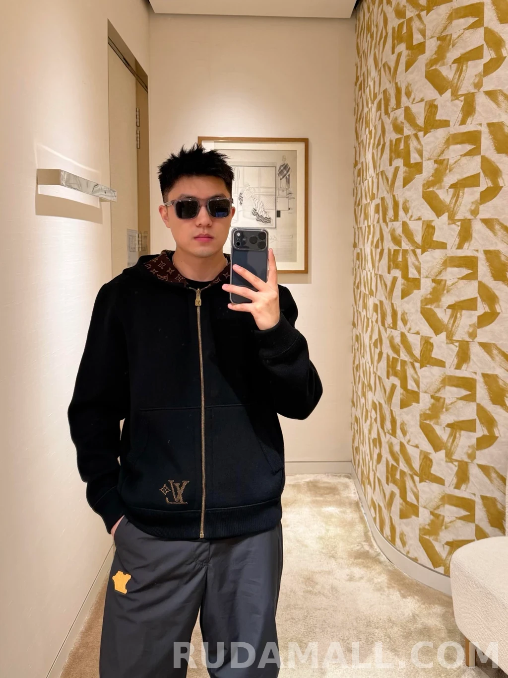 루이비통 루이비통 리버서블 후드 집업 상세 이미지