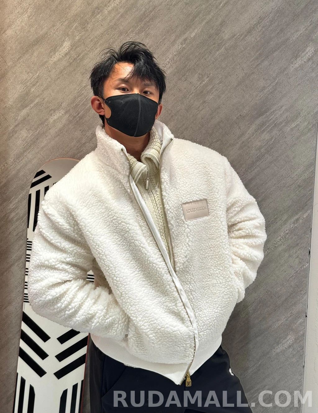 루이비통 루이비통 셰르파 집업 상세 이미지