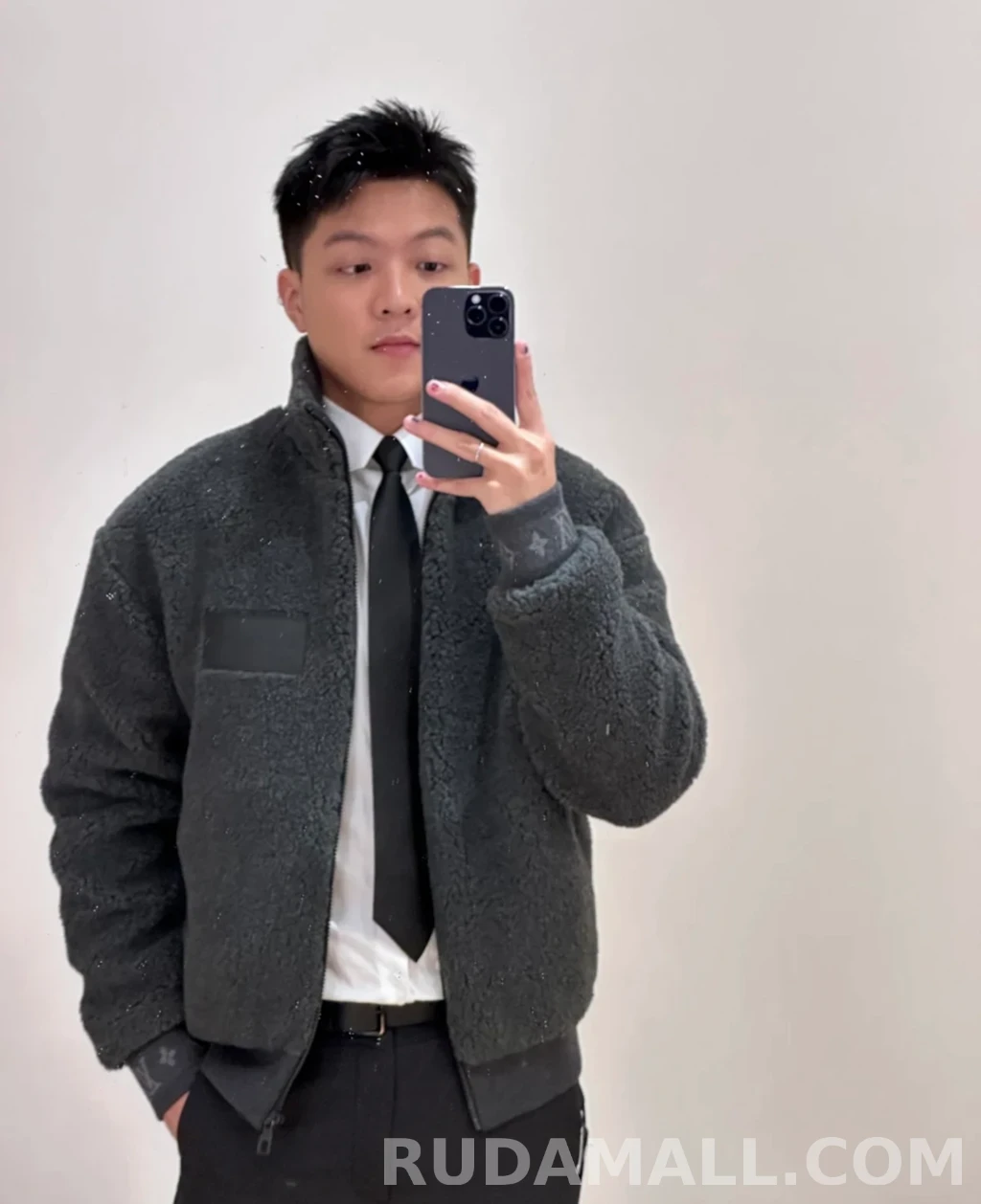 루이비통 루이비통 셰르파 집업 상세 이미지