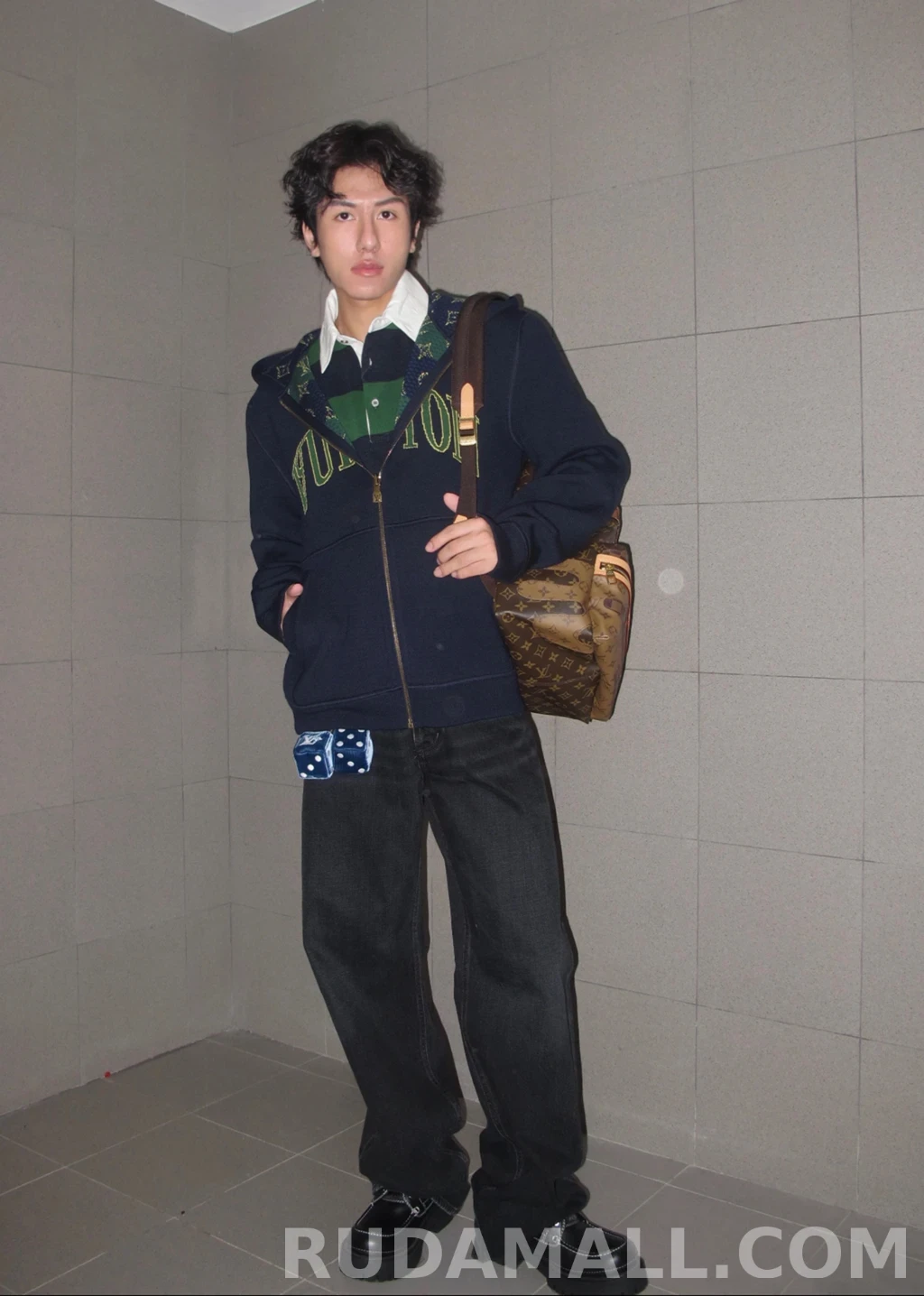 루이비통 루이비통 아치로고 리버서블 집업 상세 이미지