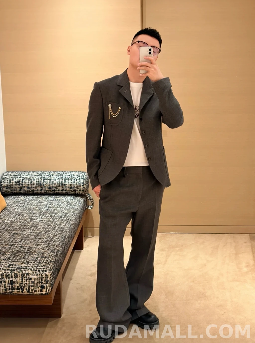 루이비통 루이비통 체인 브로치 재킷 상세 이미지