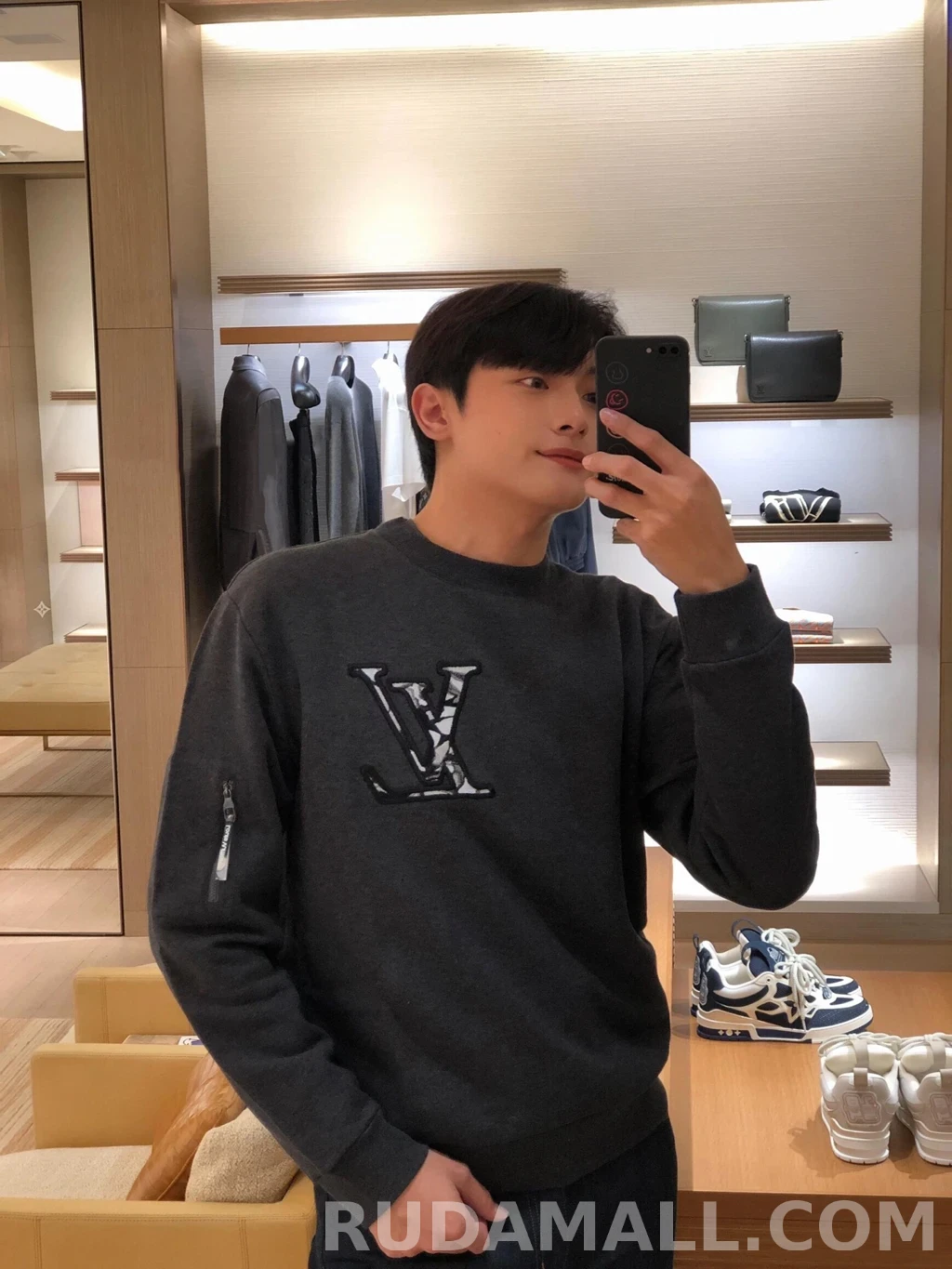 루이비통 루이비통 빅로고 맨투맨 상세 이미지