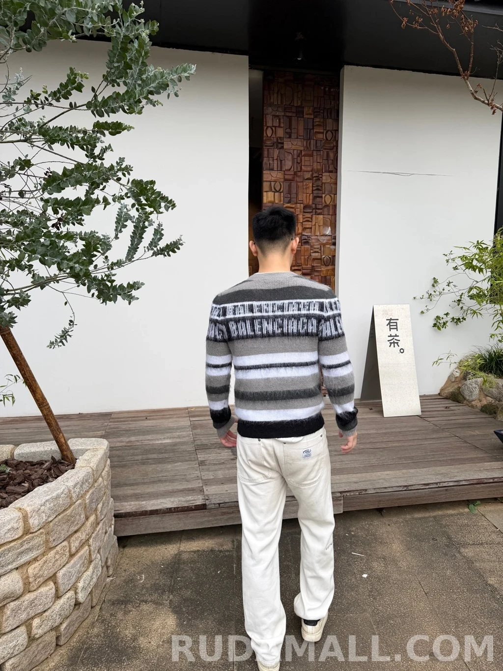 발렌시아가 발렌시아가 로고스트라이프 니트  상세 이미지