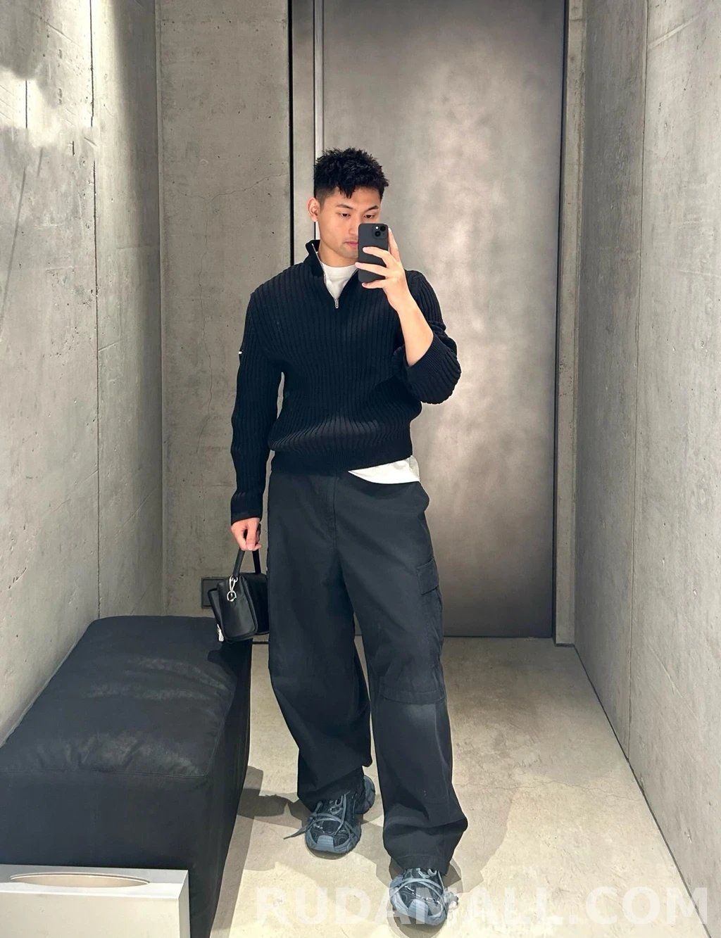 발렌시아가 발렌시아가 립 하프집 니트 상세 이미지