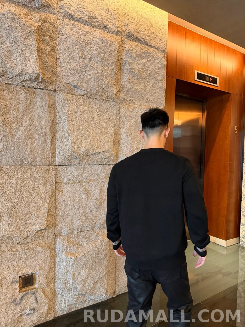  버버리 커프스트라이프 니트 상세 이미지