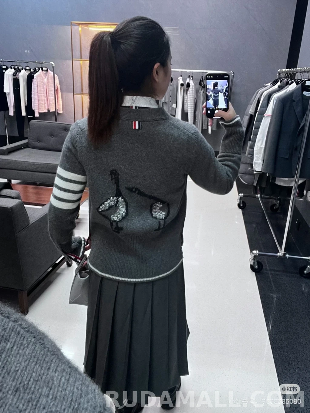 톰브라운 톰브라운 거위 가디건 상세 이미지