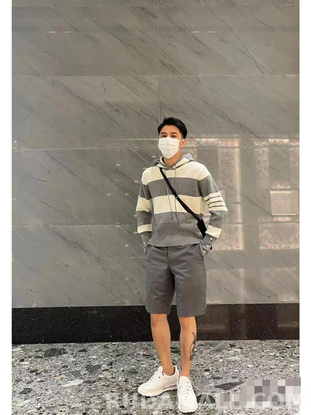 톰브라운 톰브라운 스트라이프 후드니트 상세 이미지