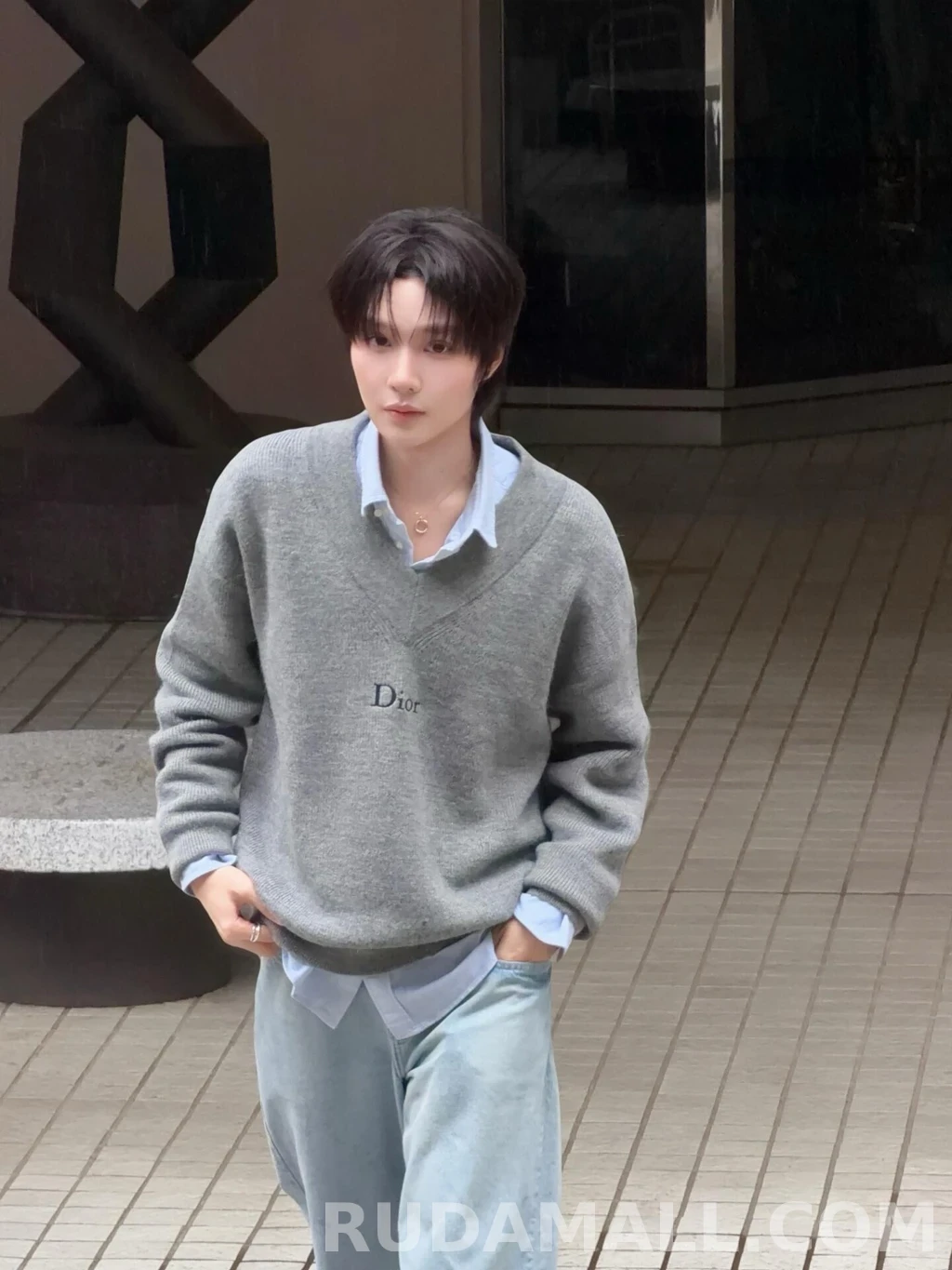 디올 디올 로고 V넥 니트 상세 이미지