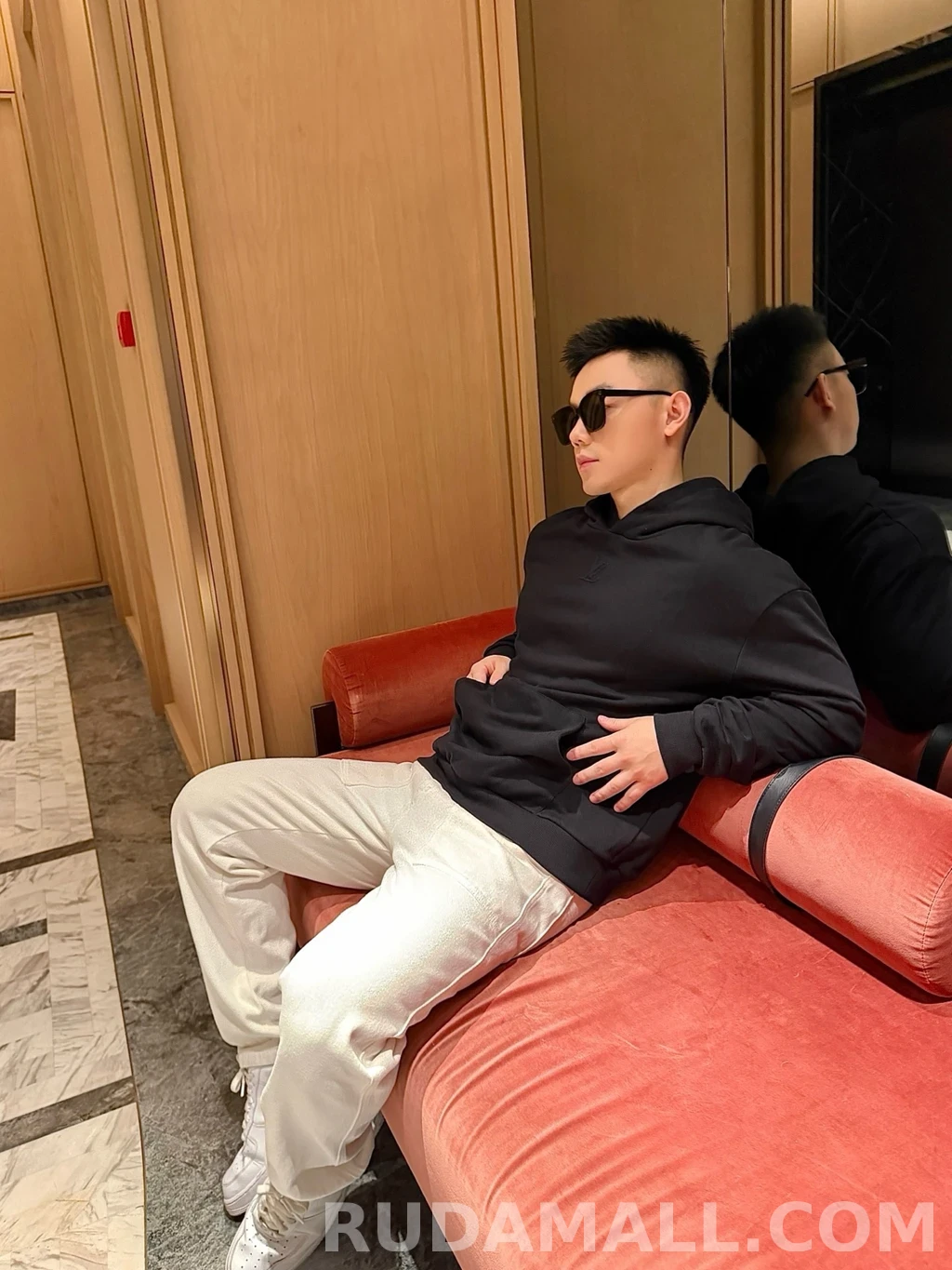 루이비통 루이비통 압화로고 후드 상세 이미지
