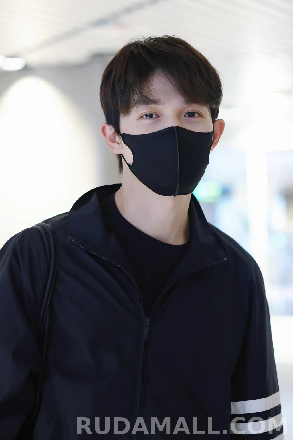 톰브라운 톰브라운 사선 윈드자켓 상세 이미지