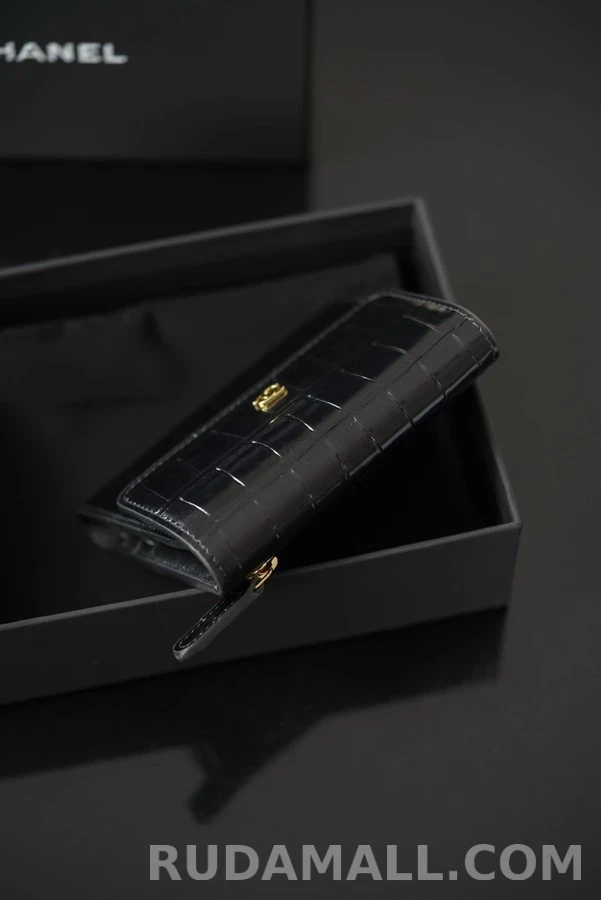 샤넬 샤넬 클래식 에메랄드 엠보스드 크로커다일 스몰 트라이폴드 플랩 지갑 상세 이미지