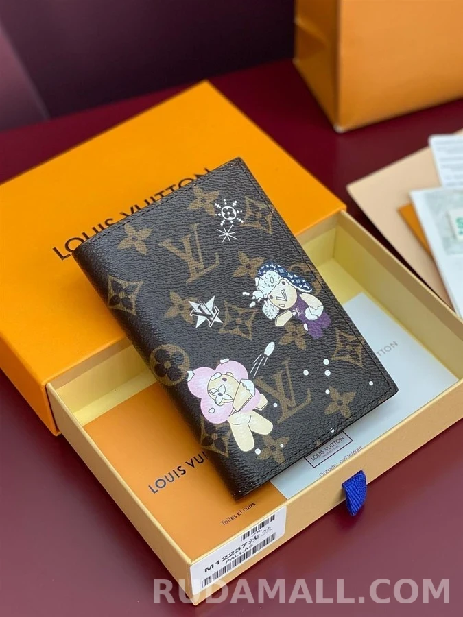 루이비통 루이비통 비비엔 LV Xmas 패스포트 커버 모노그램 상세 이미지