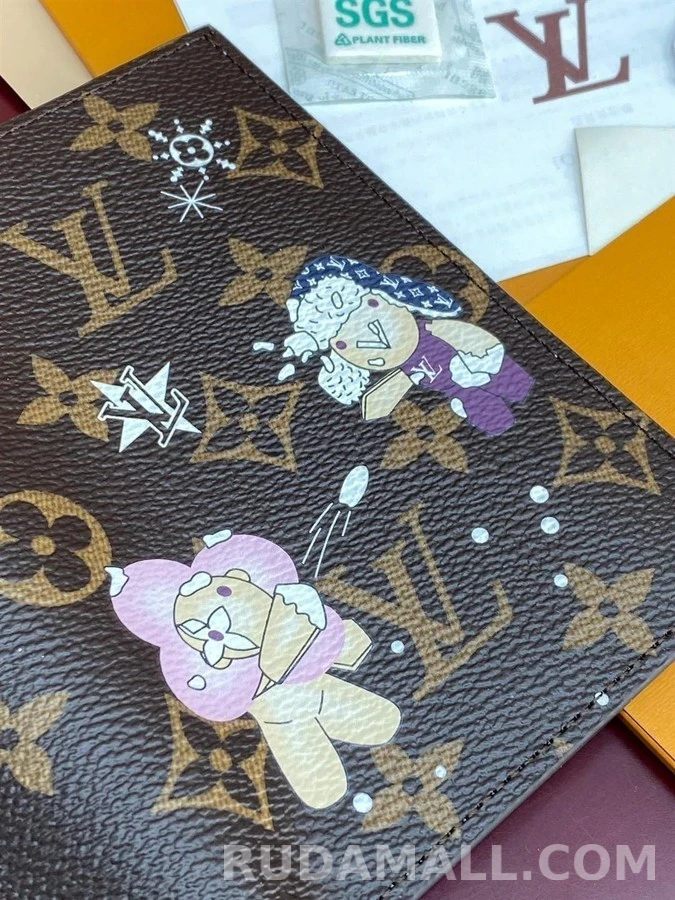루이비통 루이비통 비비엔 LV Xmas 패스포트 커버 모노그램 상세 이미지