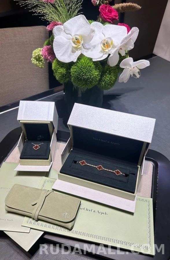 반클리프 아펠 반 클리프 아펠 클래식 사엽초 목걸이 상세 이미지
