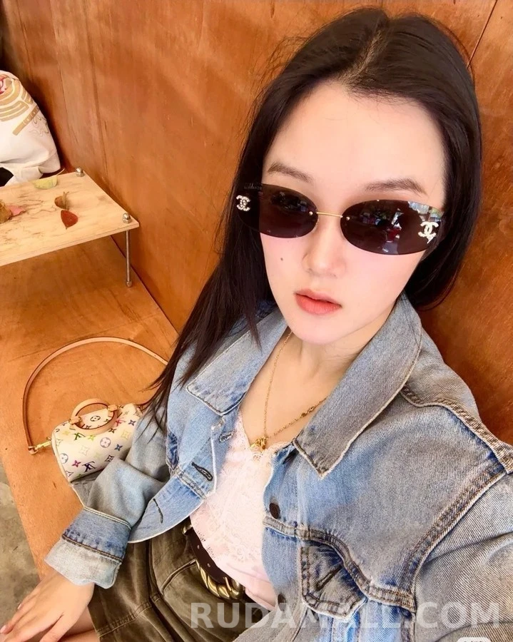 샤넬 샤넬 라인스톤 로고 림리스 선글라스 상세 이미지