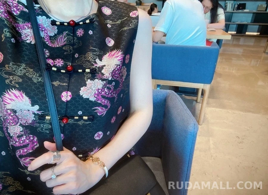 루이비통 루이비통 모노그램 에나멜 팔찌 상세 이미지