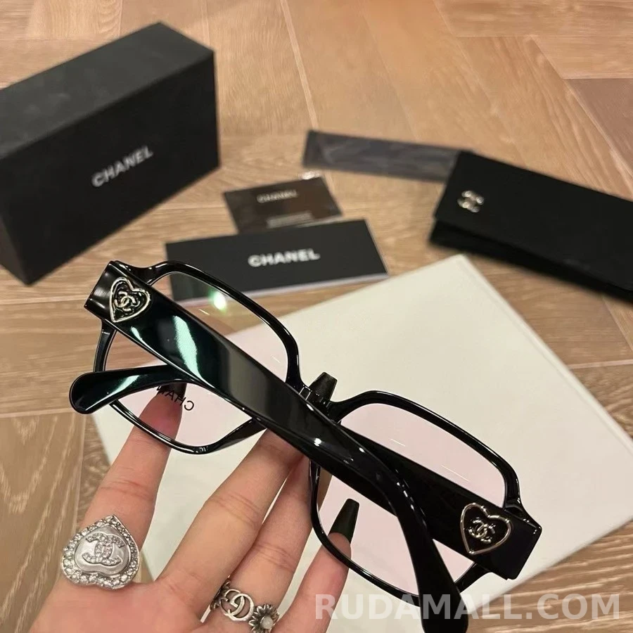 샤넬 샤넬 스퀘어 블랙 하트 금장 안경 상세 이미지