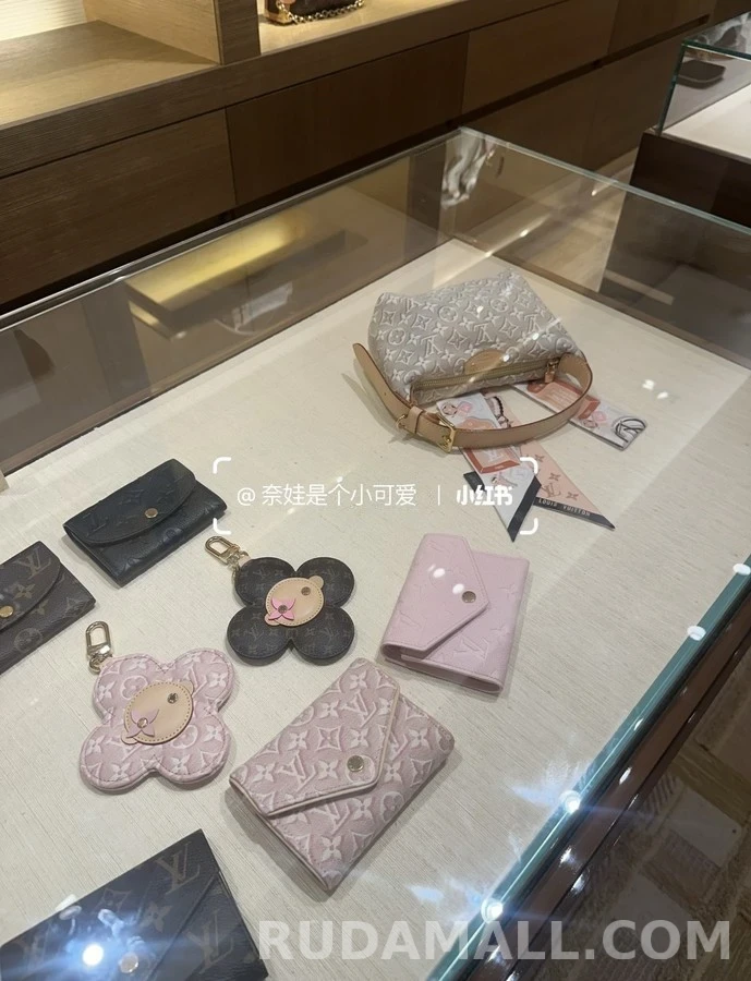 루이비통 루이비통 비비안 모노그램 미러 키링 상세 이미지