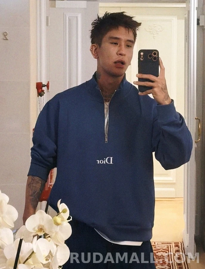 디올 디올 레터링 하프집업 맨투맨 상세 이미지