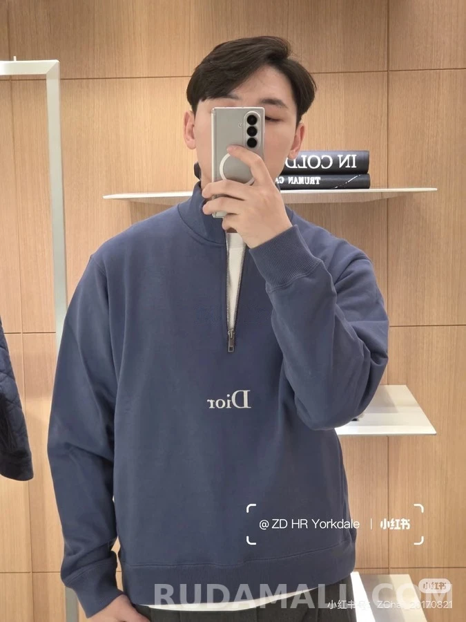 디올 디올 레터링 하프집업 맨투맨 상세 이미지