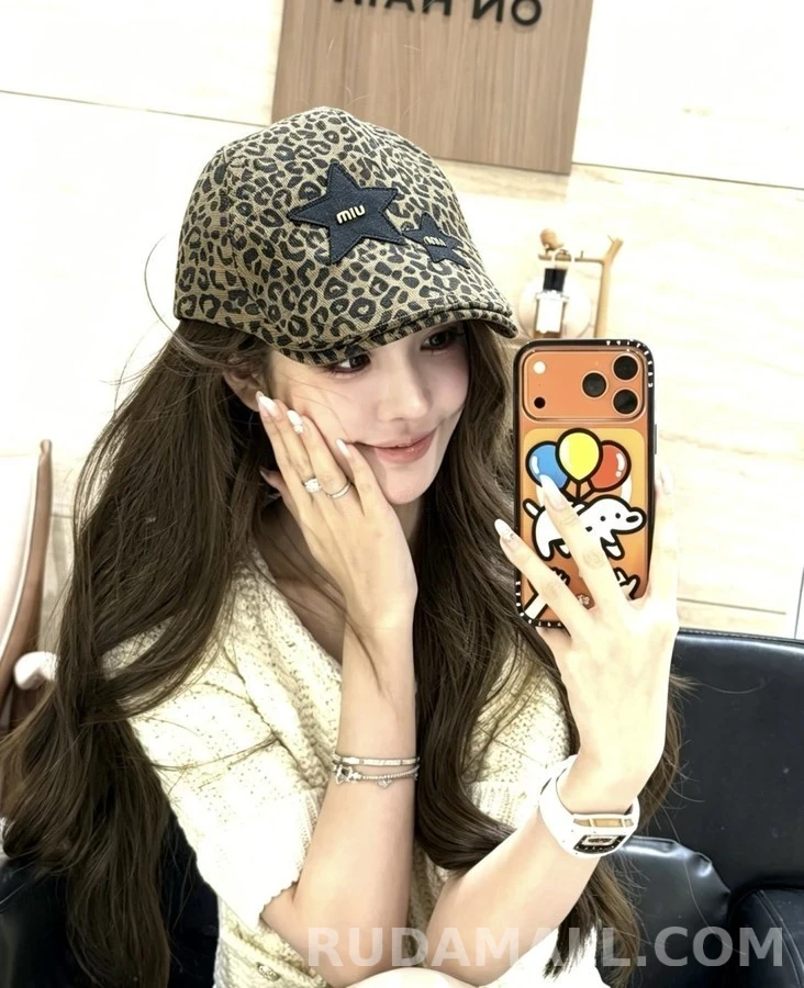 미우미우 미우미우 레오파드 스타 플랫캡 상세 이미지