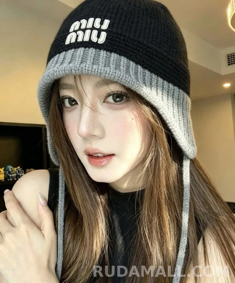 미우미우 미우미우 로고 투톤 니트 털모자 상세 이미지