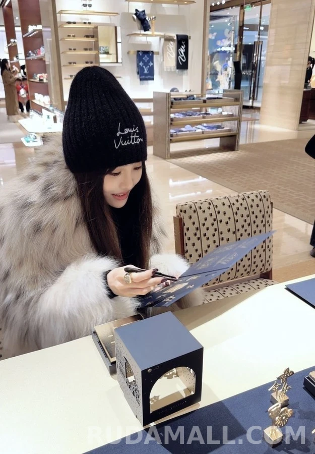 루이비통 루이비통 레터링 비니 상세 이미지
