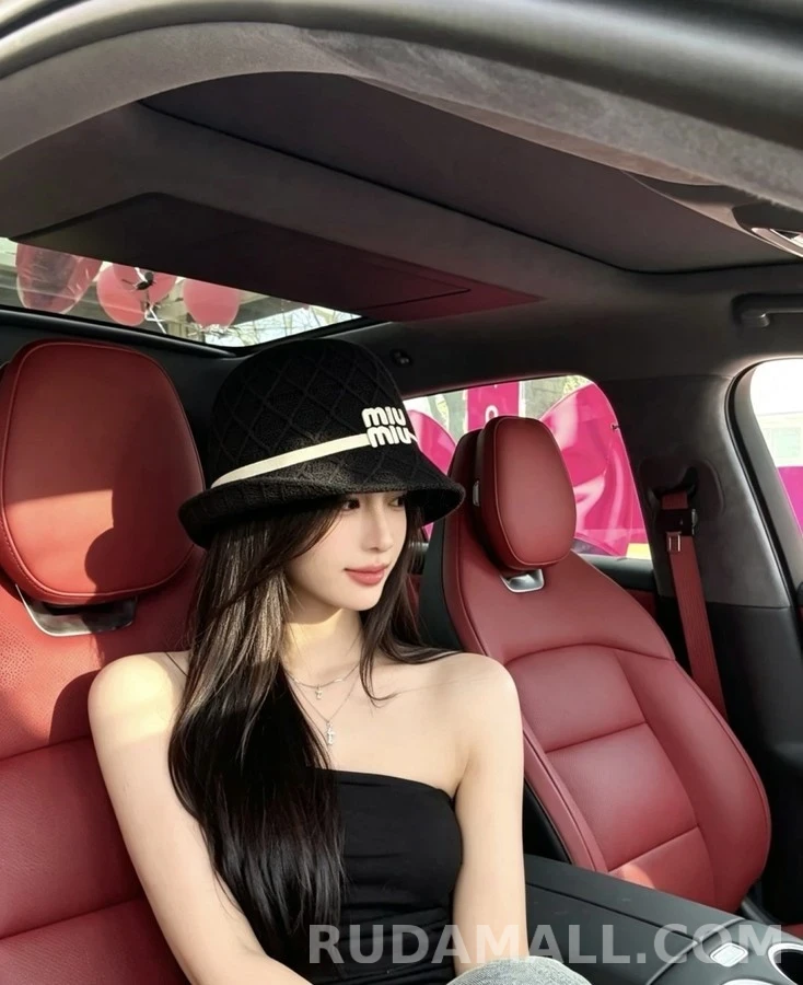 미우미우 미우미우 로고 퀼팅 니트 버킷햇 상세 이미지