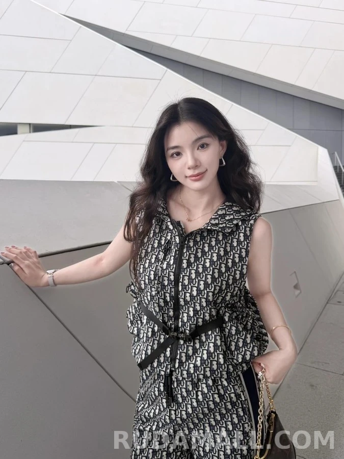 디올 디올 오블리크 모노그램 후드 슬리브리스 상세 이미지