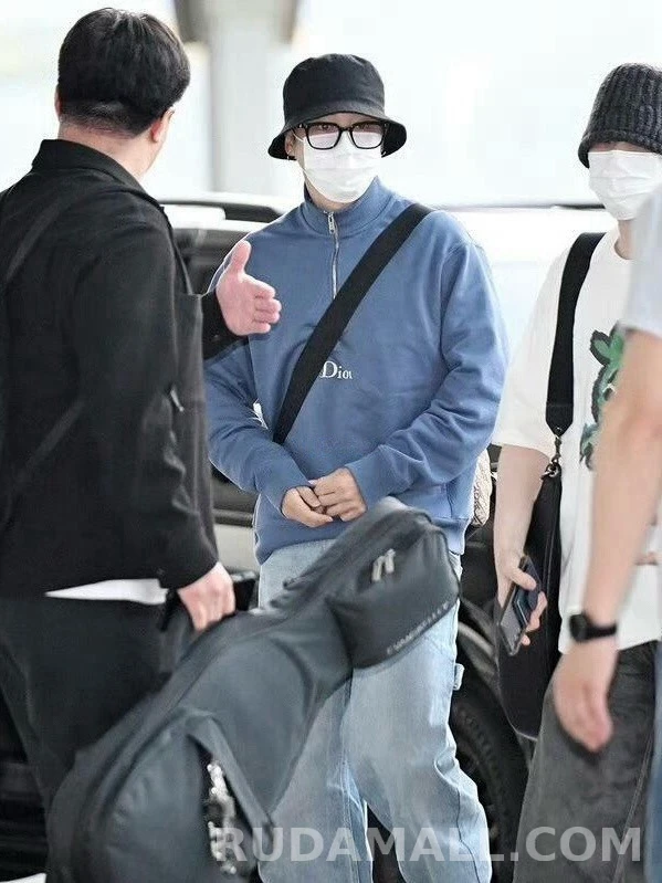 디올 디올 하프집업 로고 자수 맨투맨 상세 이미지
