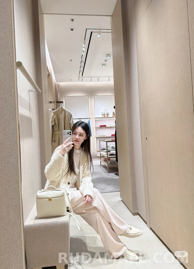 로로피아나 로로피아나 울 V넥 케이블 가디건 상세 이미지
