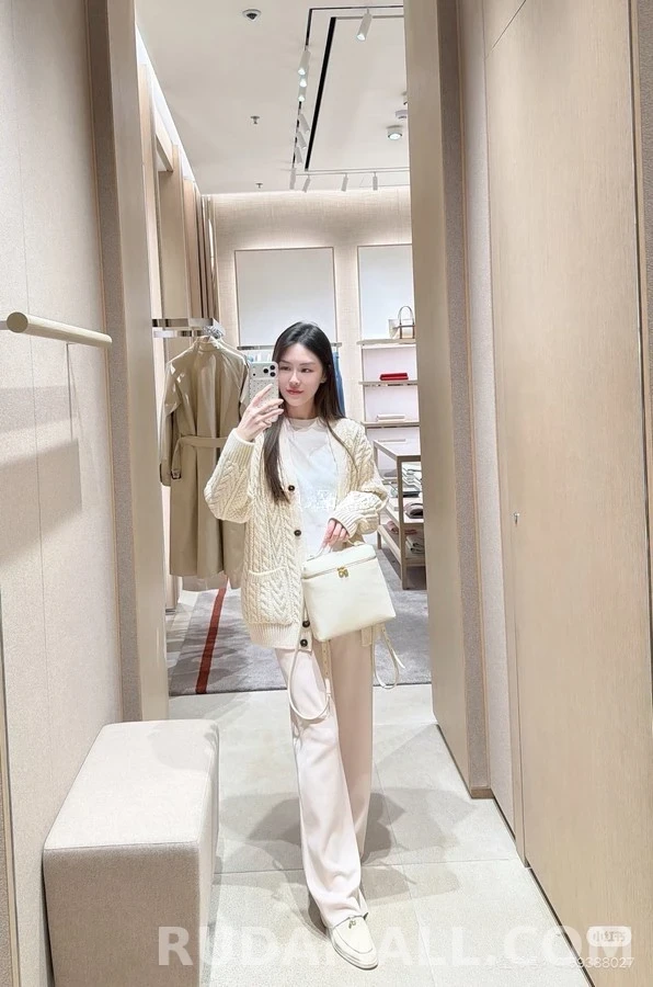 로로피아나 로로피아나 울 V넥 케이블 가디건 상세 이미지