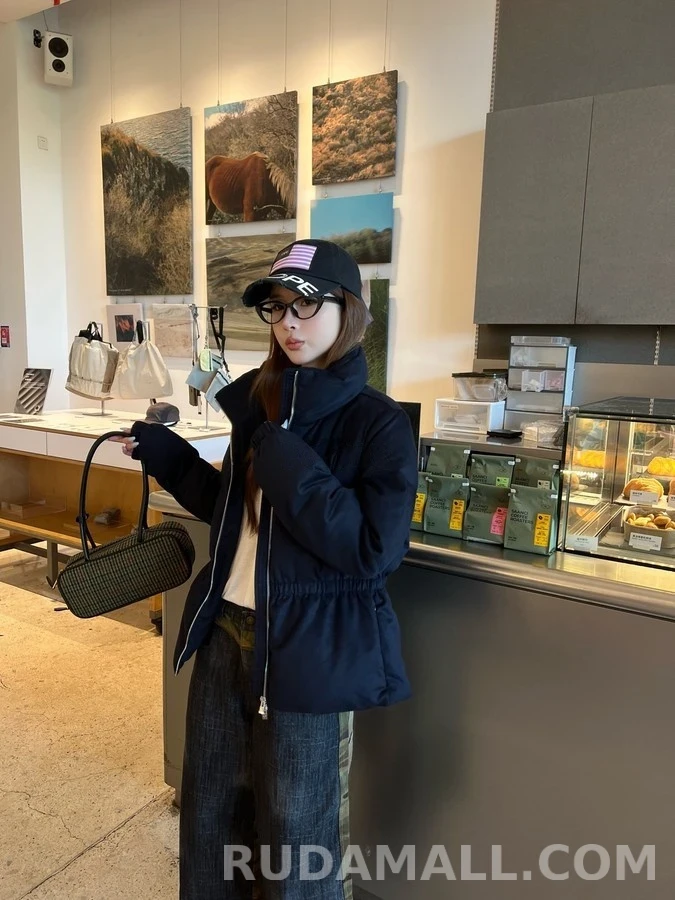 로로피아나 로로피아나 자수 로고 허리라인 패딩 상세 이미지