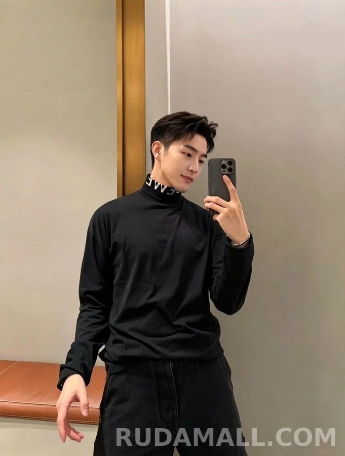 로에베 로에베 레터링 코튼 터틀넥 티셔츠 상세 이미지