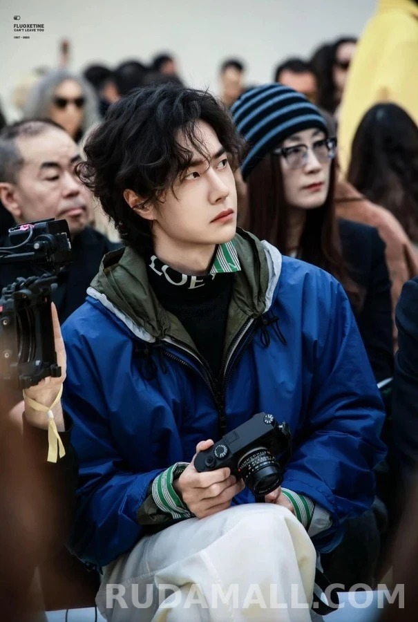 로에베 로에베 로고 레터링 터틀넥 상세 이미지