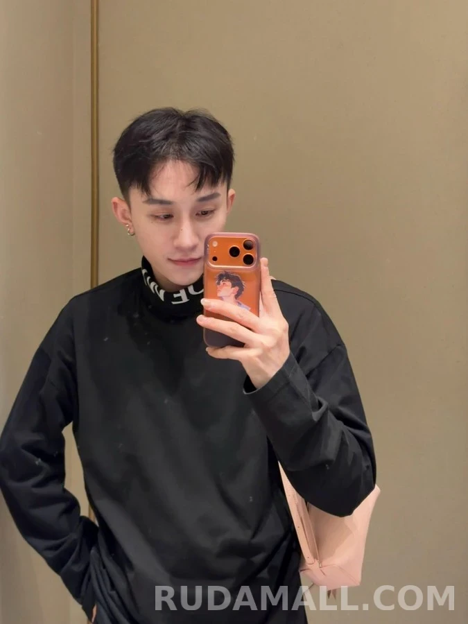 로에베 로에베 로고 레터링 터틀넥 상세 이미지