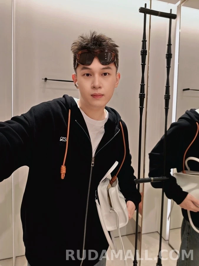 로에베 로에베 아나그램 자수 레더 드로스트링 후드 집업 상세 이미지