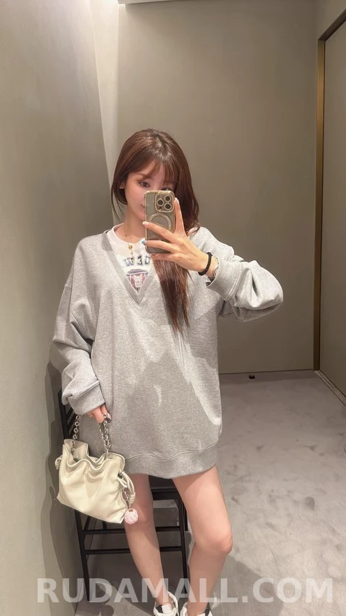 로에베 로에베 페이크 투피스 V넥 맨투맨 상세 이미지