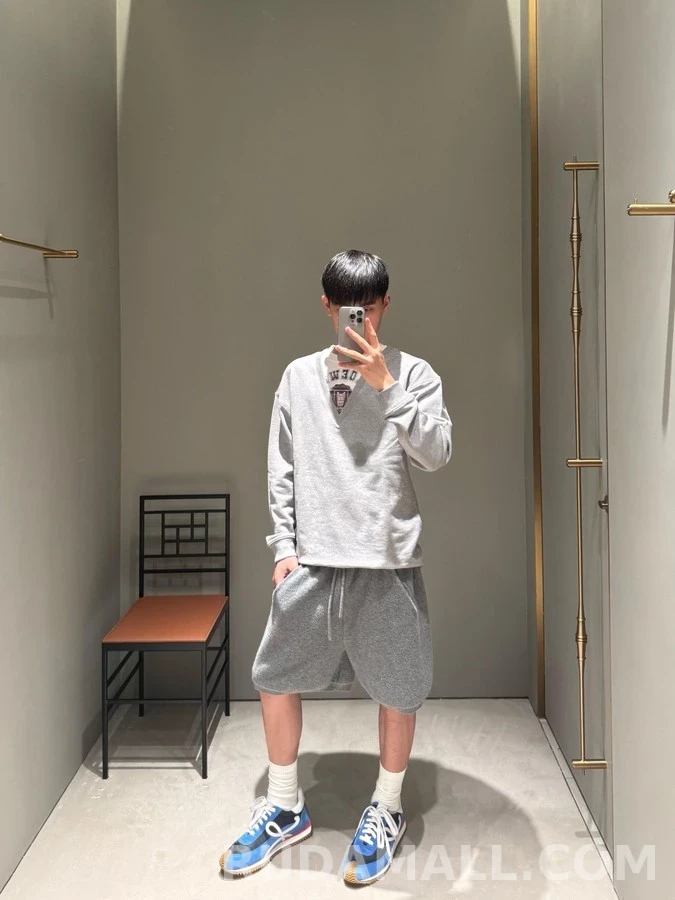 로에베 로에베 페이크 투피스 V넥 맨투맨 상세 이미지