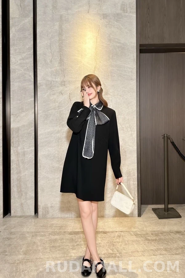 루이비통 루이비통 도트 타이넥 파이핑 원피스 상세 이미지