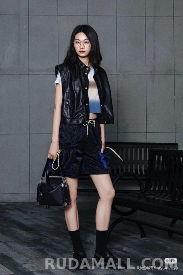 루이비통 루이비통 레더 크롭 베스트 상세 이미지