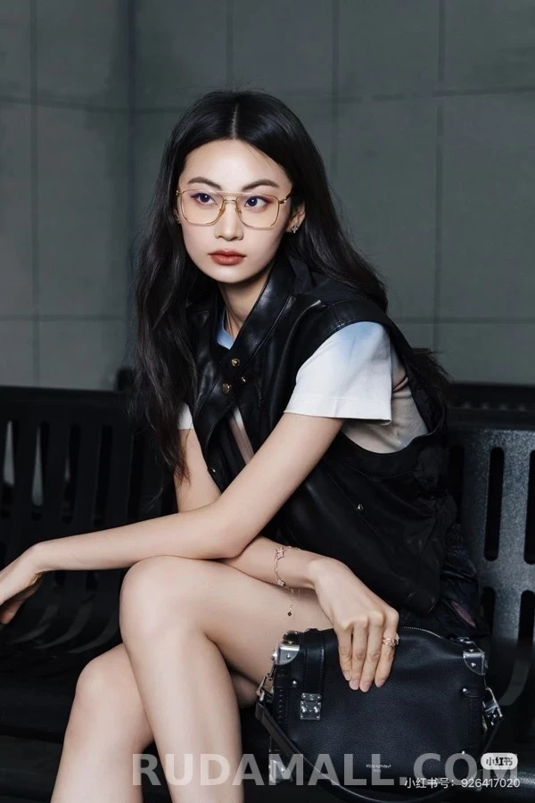 루이비통 루이비통 레더 크롭 베스트 상세 이미지