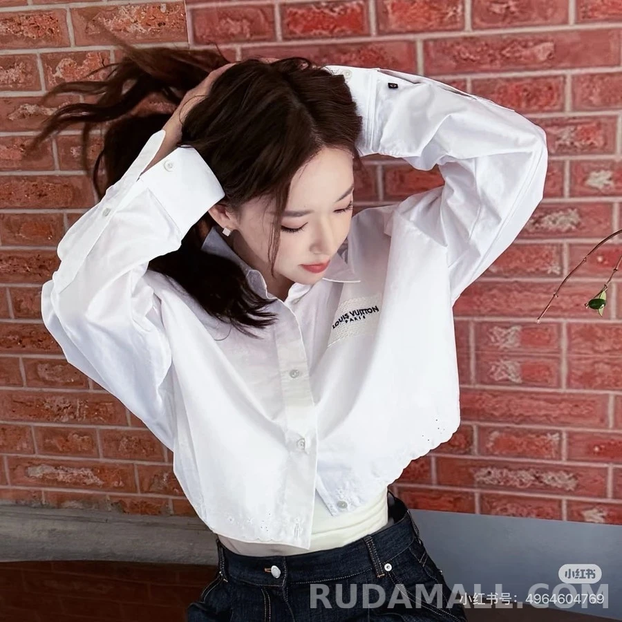 루이비통 루이비통 레터링 패치 크롭 셔츠 상세 이미지