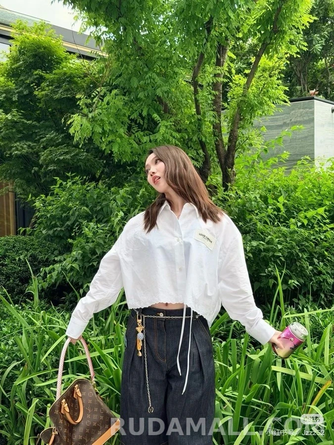 루이비통 루이비통 레터링 패치 크롭 셔츠 상세 이미지