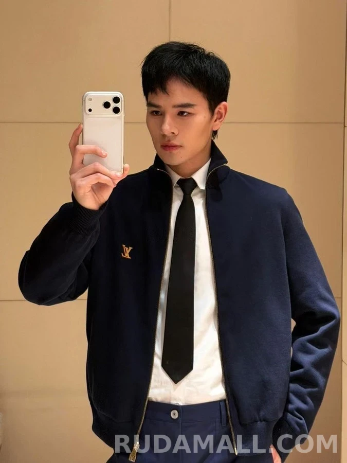 루이비통 루이비통 로고 립넥 레더 자켓 상세 이미지